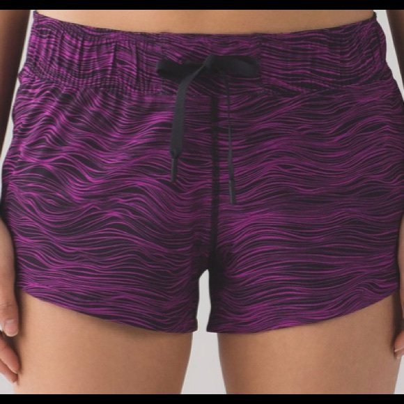 lululemon athletica Pants - Lululemon NWOT Reversible Double Time Short Sz 12